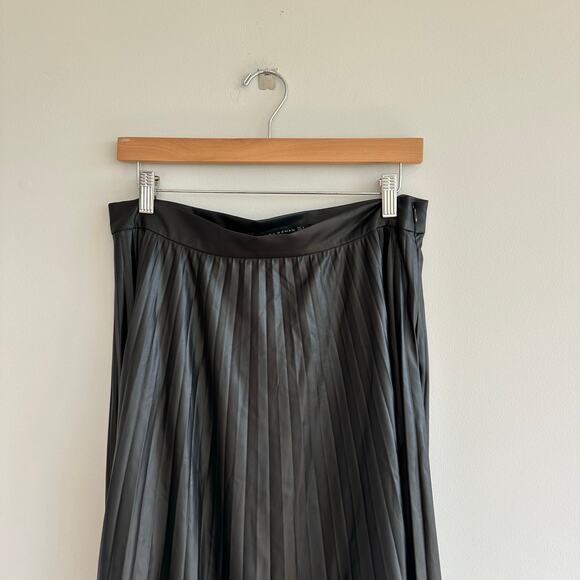 Zara Pleated Midi Skirt Black L NWT - Picture 3 of 9